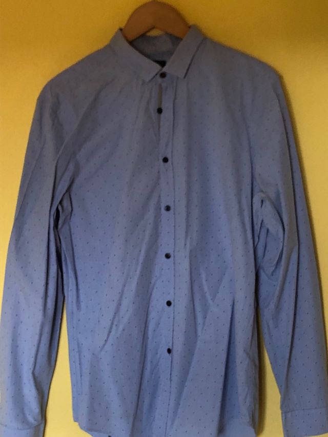 Camisa Zara azul con puntos