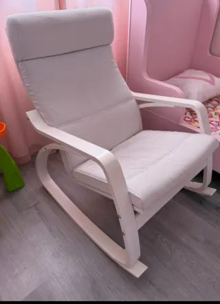 Mecedora Ikea Blanca, ideal para lactancia
