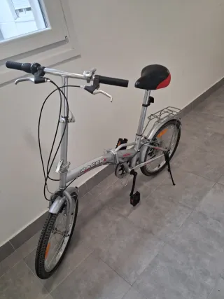 Bicicleta plegable plateada