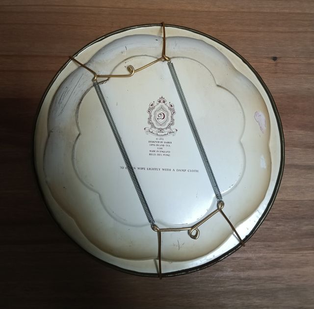 Plato decorativo vintage metálico