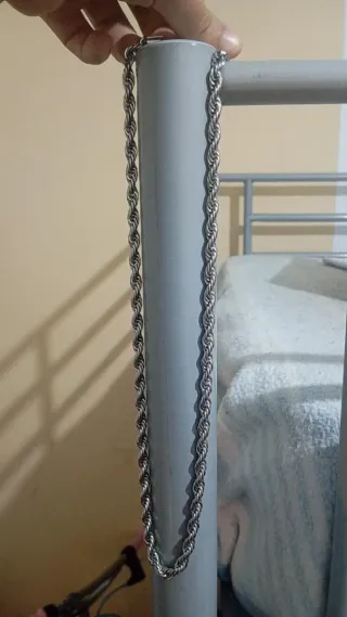 Collar de acero inoxidable plateado