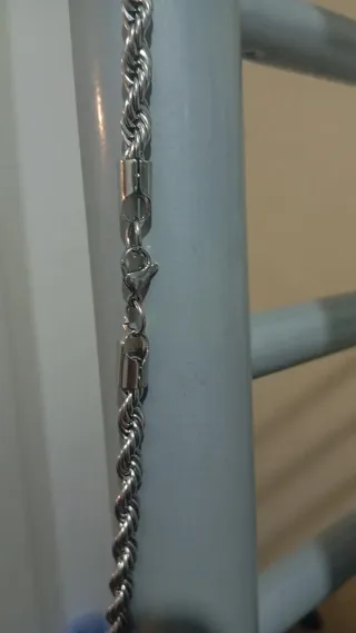 Collar de acero inoxidable plateado