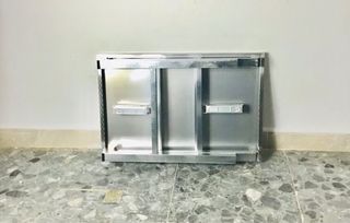 Tavolo pieghevole in acciaio inossidabile con gambe regolabili