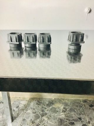 Tavolo pieghevole in acciaio inossidabile con gambe regolabili