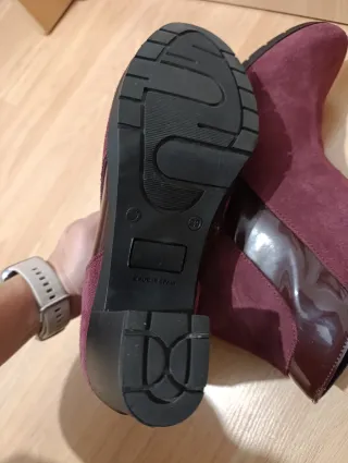 Botas burdeos serraje y charol T.39 sin estrenar