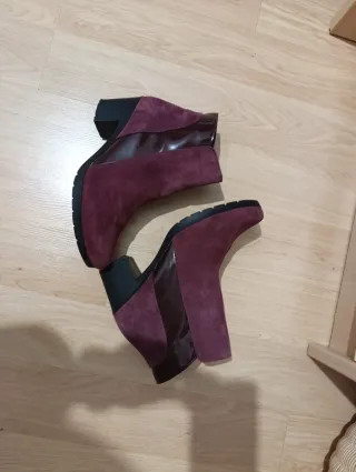 Botas burdeos serraje y charol T.39 sin estrenar
