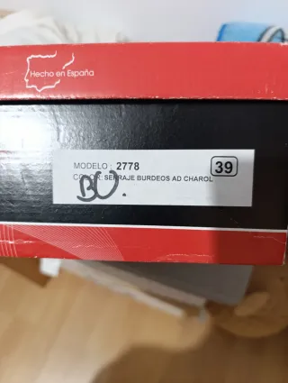 Botas burdeos serraje y charol T.39 sin estrenar