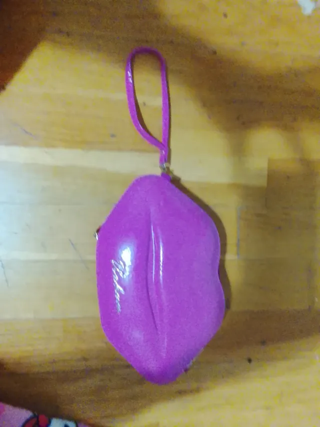 Bolso labios rosa fucsia