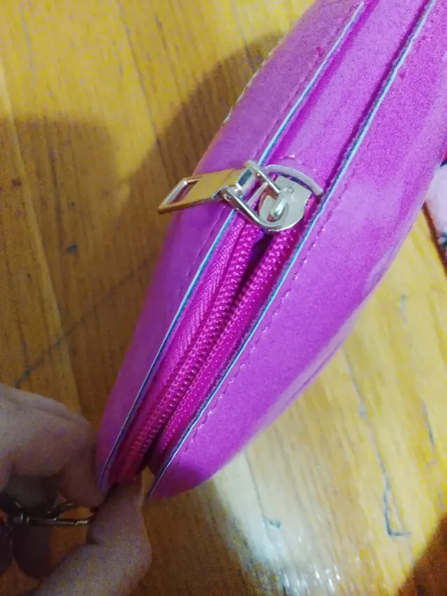 Bolso labios rosa fucsia