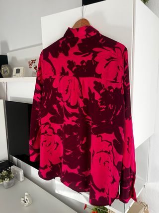Camisa Zara Estampada Flores Rosa y Morado