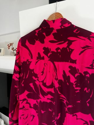 Camisa Zara Estampada Flores Rosa y Morado