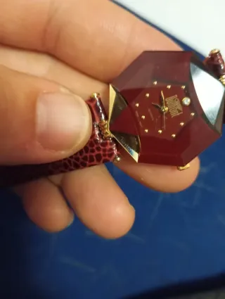 Reloj Dumont Mujer Oro y Rojo