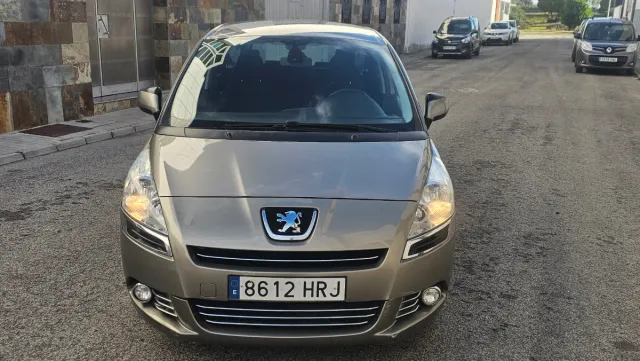 Peugeot 5008 2013