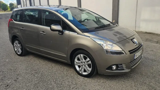 Peugeot 5008 2013