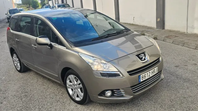 Peugeot 5008 2013