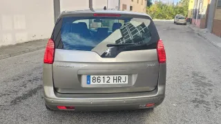 Peugeot 5008 2013