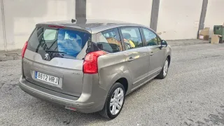 Peugeot 5008 2013