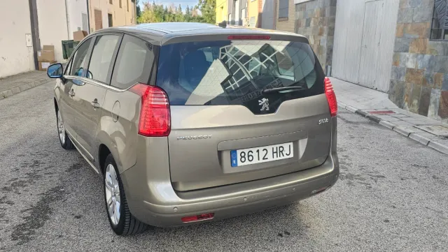 Peugeot 5008 2013