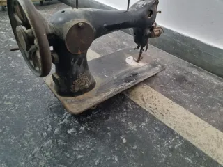 Máquina de coser antigua
