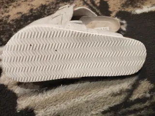 Zapatillas de casa beige/blancas talla 37