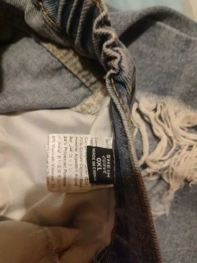 Vaqueros rotos chica