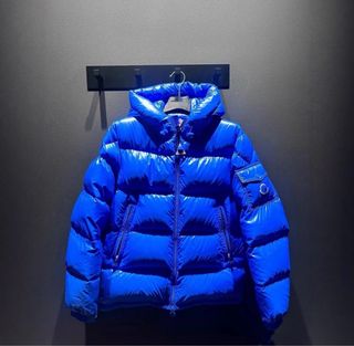 Chaqueta acolchada azul brillante