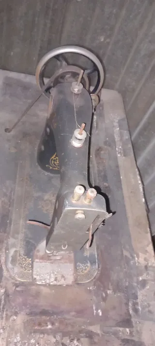 Máquina de coser Wertheim antigua