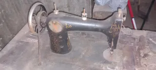 Máquina de coser Wertheim antigua