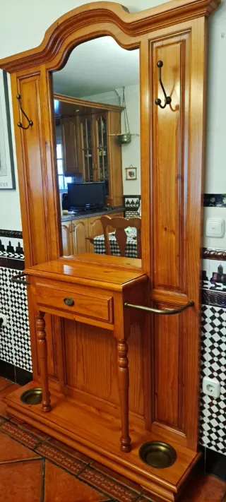 Mueble recibidor provenzal con espejo