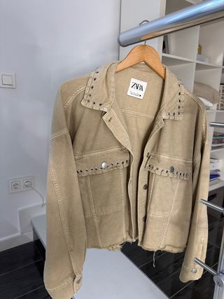 Chaqueta Zara verde tachuelas Talla S
