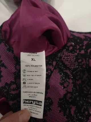 Vestido morado y negro con lazo