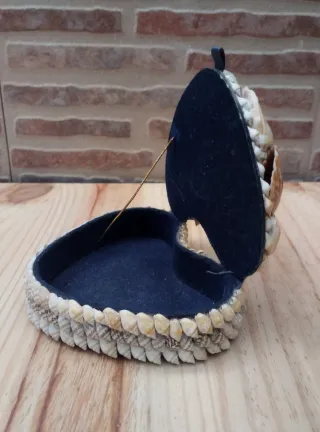 Joyero vintage en forma de corazón con conchas