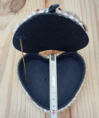 Joyero vintage en forma de corazón con conchas