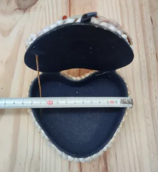 Joyero vintage en forma de corazón con conchas