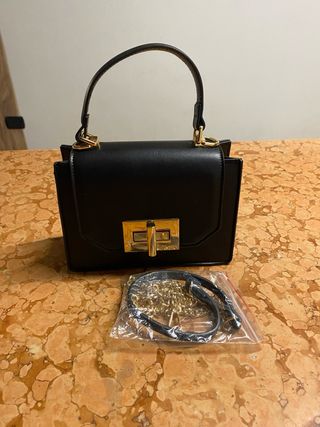 Borsetta nera con dettagli oro