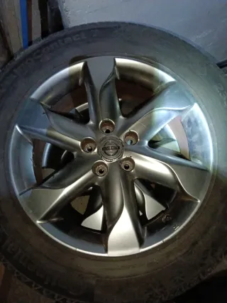 Llantas Nissan 18 con neumáticos 235