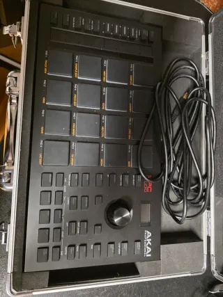 AKAI MPC Studio - Controller MIDI e borsa Thomann