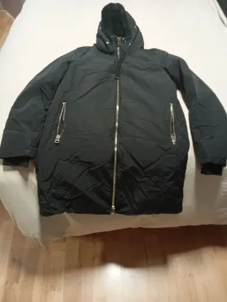 Cazadora Zara Negra con Capucha