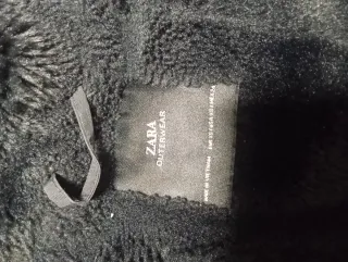 Cazadora Zara Negra con Capucha