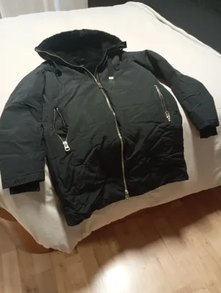 Cazadora Zara Negra con Capucha