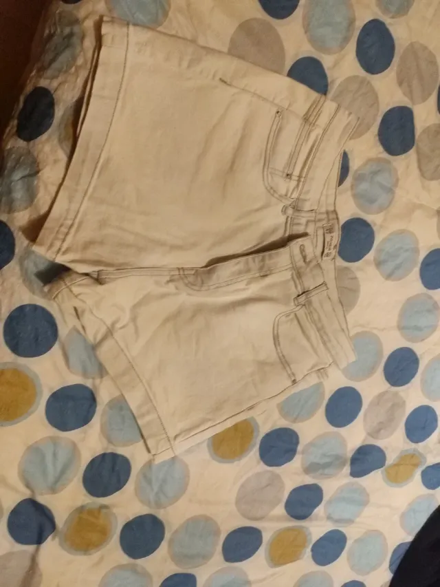 Vaqueros cortos beige