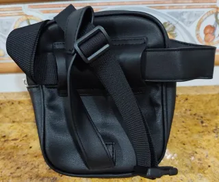 Riñonera de cuero negra