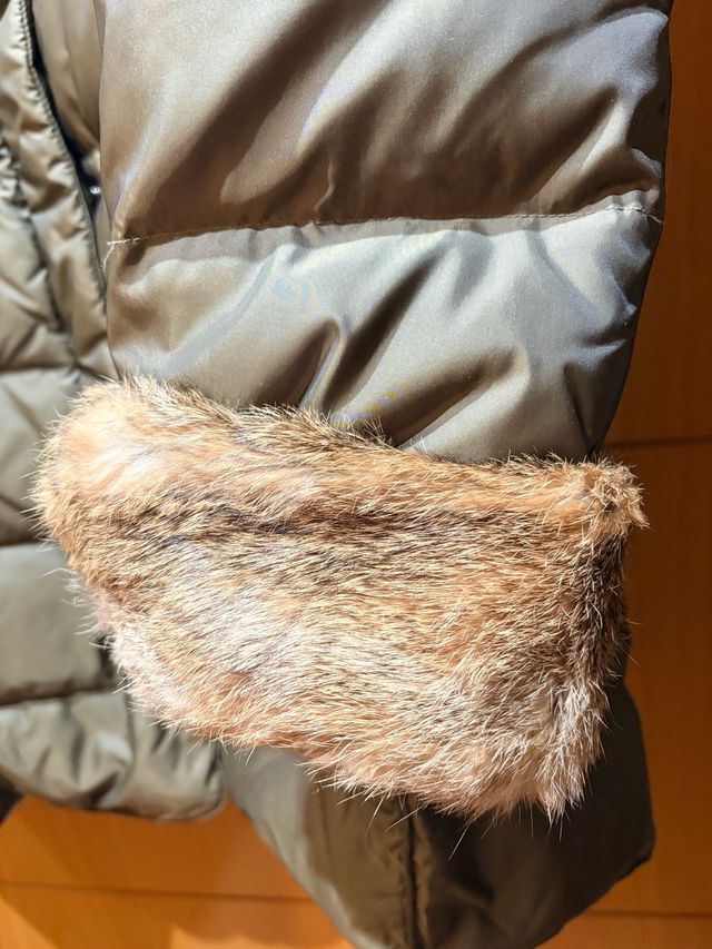 Abrigo acolchado mujer con pelo