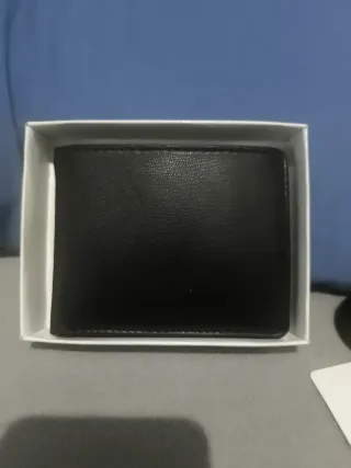 Cartera de piel italiana buenísima y sencilla.con