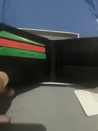 Cartera de piel italiana buenísima y sencilla.con