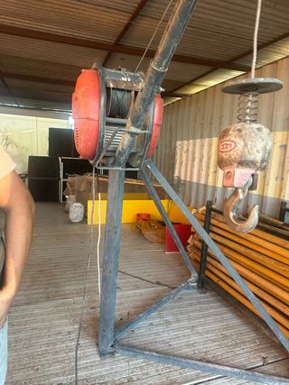 Montacargas con trípode