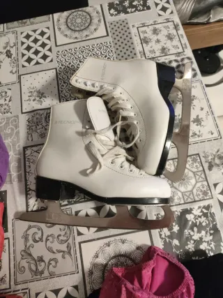 Patines hielo y protecciones niña