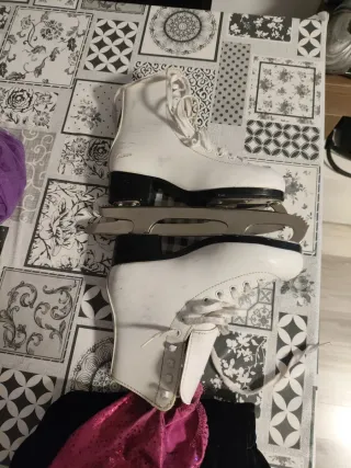 Patines hielo y protecciones niña