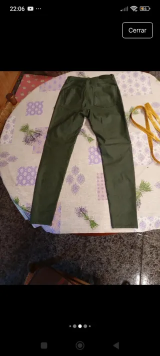 Pantalón pitillo verde