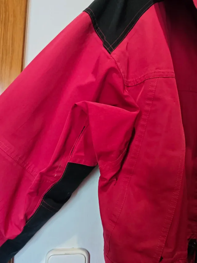 Chaqueta Impermeable Trangoworld Hombre Roja y Neg